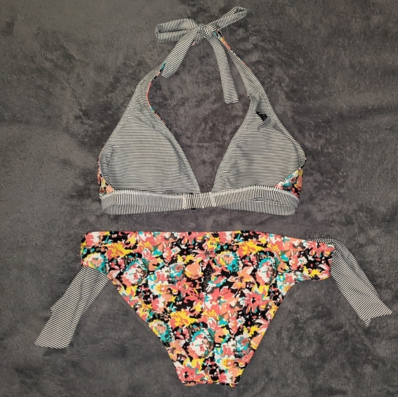 5/$25 Roxy stripe floral reversible halter bikini *broken hook - Picture 2 of 4